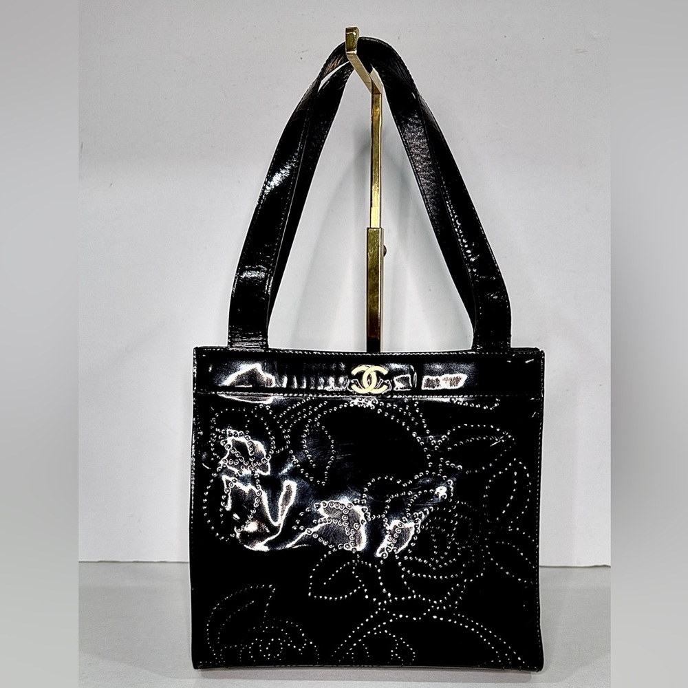🔥SOLD🔥CHANEL Camelia Enamel Tote Bag - Picture 3 of 17